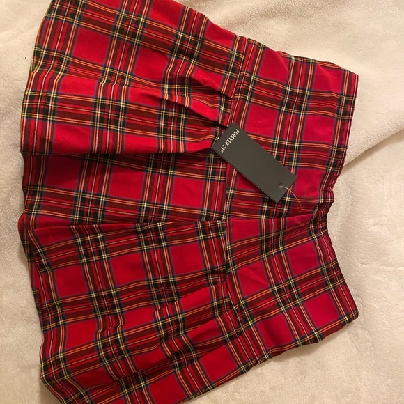 Forever 21 Dresses & Skirts - Forever 21 Plaid red skirt *NEVER WORN*